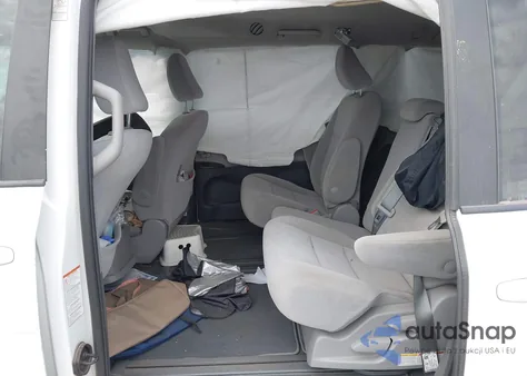 2020 Toyota Sienna Le z USA, uszkodzony, nr VIN 5TDKZ3DC9LS070456